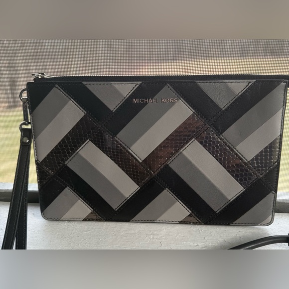 Michael Kors Daniela Large Marquetry Patchwork Leather Wristlet EUC - Picture 5 of 11